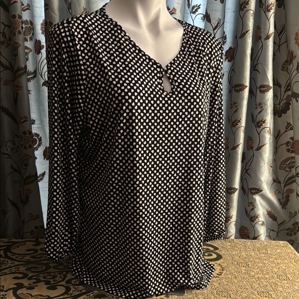 Liz Claiborne Black and White 3/4 Sleeve Blouse